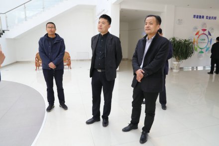 墾利區(qū)委常委、副區(qū)長宋晉民到萬得福調(diào)研